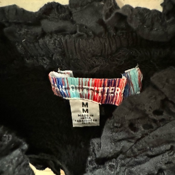 Urban Outfitters Kya Black Ruffled Eyelet Crop Tank Top Size Medium - Picture 6 of 6